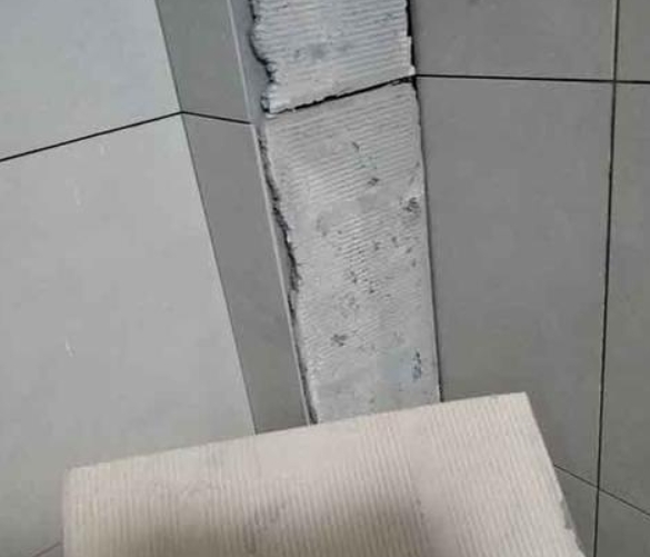天长瓷砖空鼓维修公司分享下厨房瓷砖脱落的补救措施。